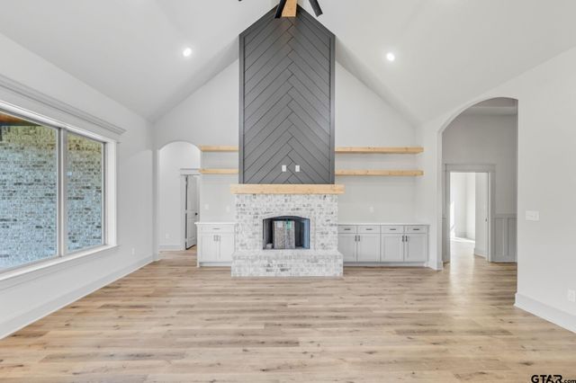 16618 Meadow Crest Dr, Lindale, TX 75771