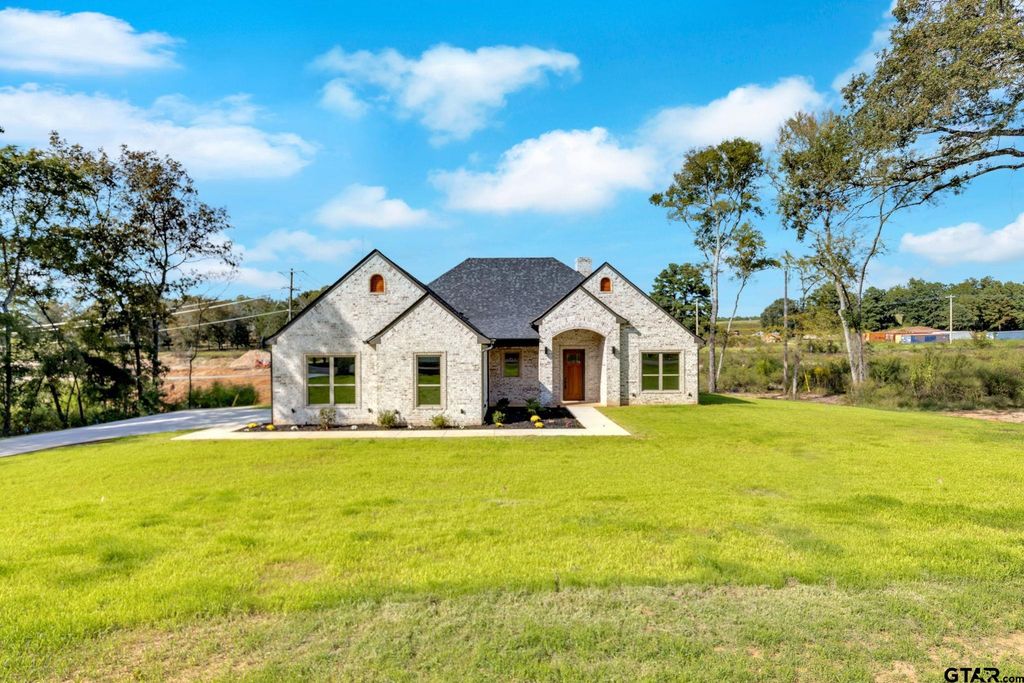 16618 Meadow Crest Dr, Lindale, TX 75771