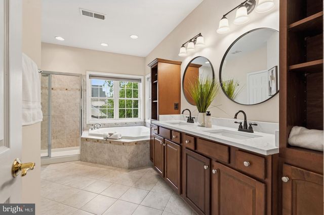 42511 MERIDIAN HILL DR, Brambleton, VA 20148