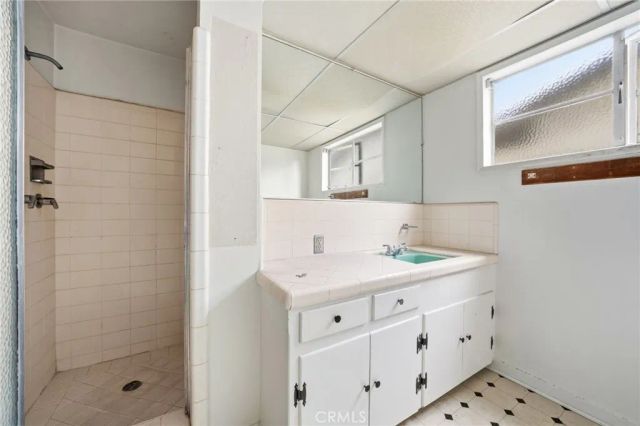 19607 Bryant, Northridge, CA 91324