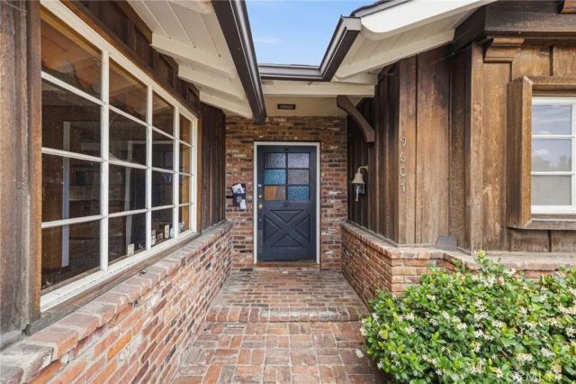 19607 Bryant, Northridge, CA 91324