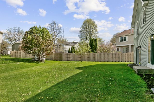 731 Roaring Brook Lane, Algonquin, IL 60102