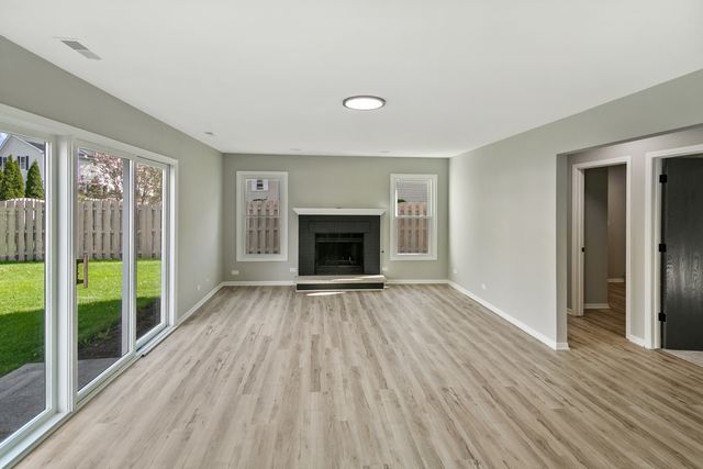 731 Roaring Brook Lane, Algonquin, IL 60102