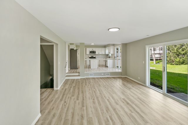 731 Roaring Brook Lane, Algonquin, IL 60102
