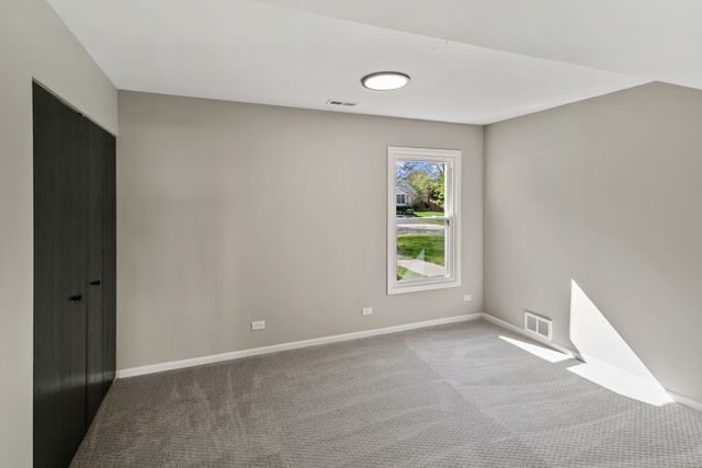 731 Roaring Brook Lane, Algonquin, IL 60102