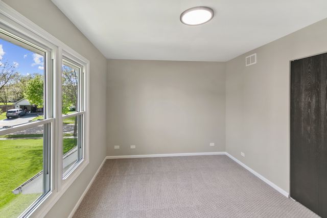 731 Roaring Brook Lane, Algonquin, IL 60102