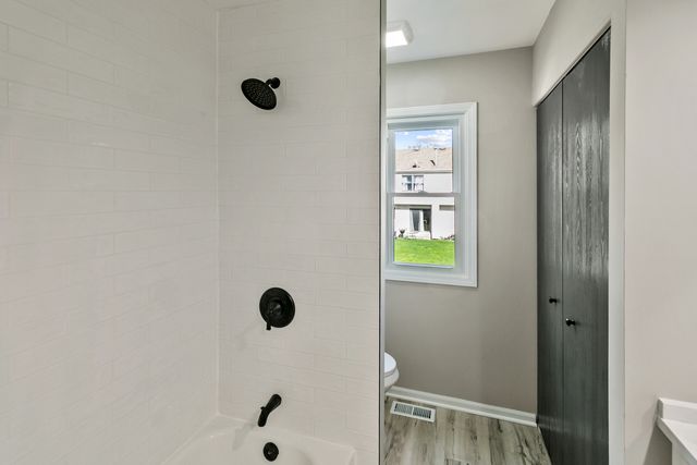 731 Roaring Brook Lane, Algonquin, IL 60102