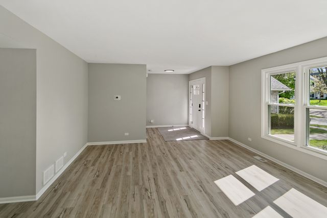 731 Roaring Brook Lane, Algonquin, IL 60102
