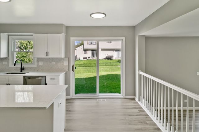 731 Roaring Brook Lane, Algonquin, IL 60102