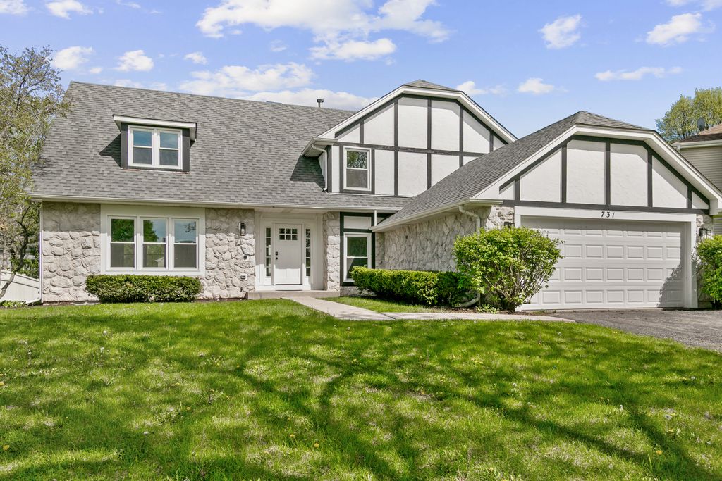 731 Roaring Brook Lane, Algonquin, IL 60102