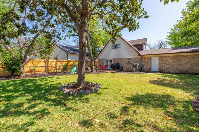 1731 Foster Drive, Arlington, TX 76012