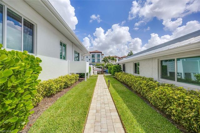 1395 CURLEW AVE 4-3, Naples, FL 34102