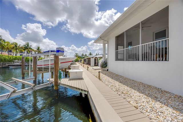 1395 CURLEW AVE 4-3, Naples, FL 34102