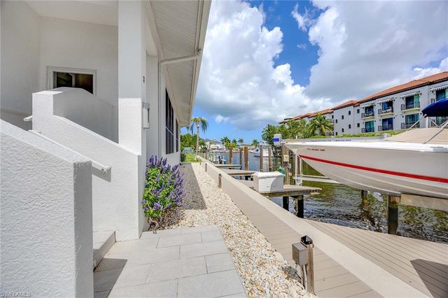 1395 CURLEW AVE 4-3, Naples, FL 34102