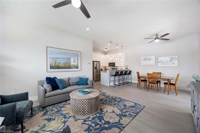 1395 CURLEW AVE 4-3, Naples, FL 34102