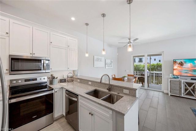 1395 CURLEW AVE 4-3, Naples, FL 34102