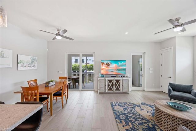 1395 CURLEW AVE 4-3, Naples, FL 34102