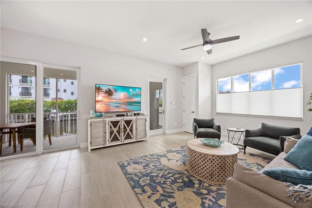1395 CURLEW AVE 4-3, Naples, FL 34102