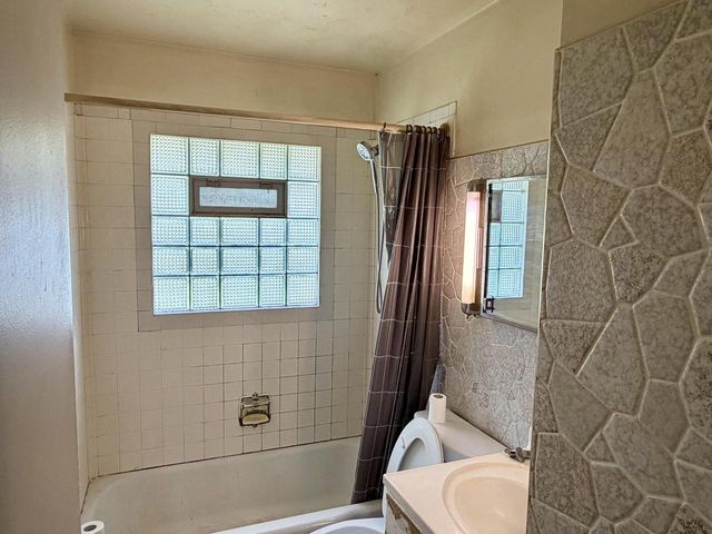 3859 E Whittaker AVENUE, Cudahy, WI 53110