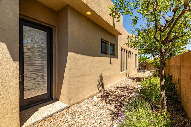 7816 Florence Avenue NE, Albuquerque, NM 87122