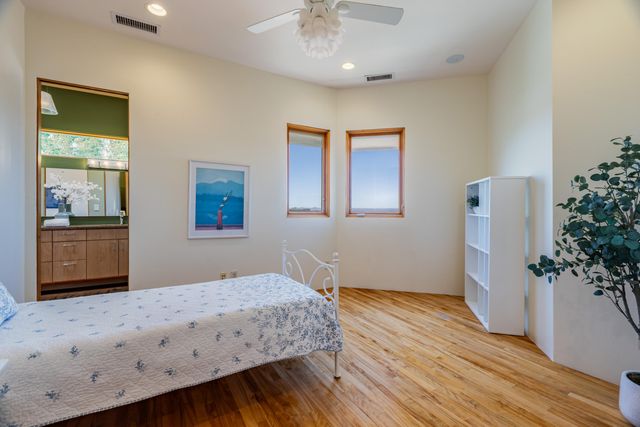 7816 Florence Avenue NE, Albuquerque, NM 87122
