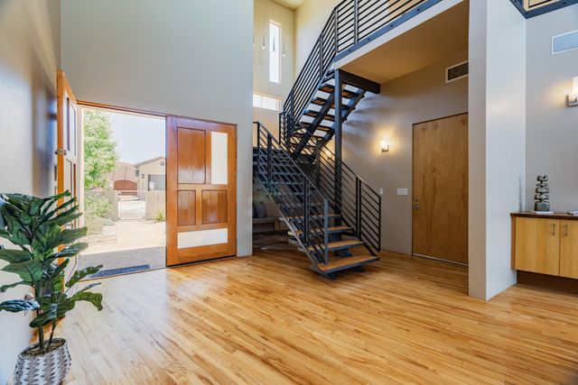 7816 Florence Avenue NE, Albuquerque, NM 87122