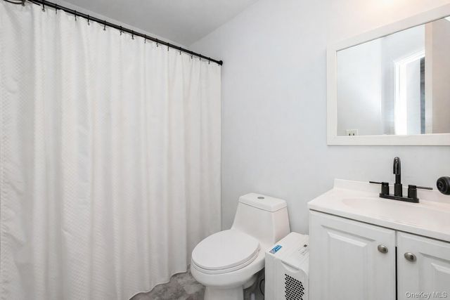 615 Broadway 57, Amityville, NY 11701