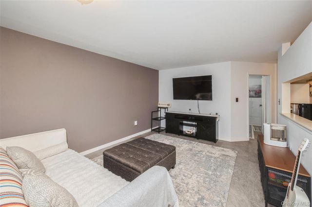 615 Broadway 57, Amityville, NY 11701