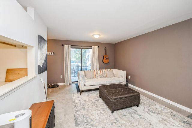 615 Broadway 57, Amityville, NY 11701