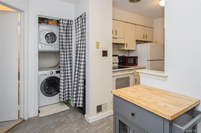 615 Broadway 57, Amityville, NY 11701