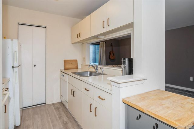 615 Broadway 57, Amityville, NY 11701