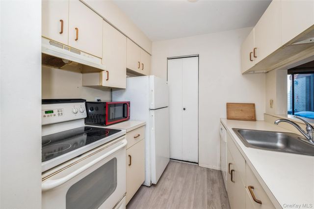 615 Broadway 57, Amityville, NY 11701