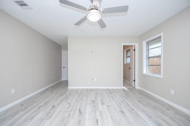 1202 Dwinnell Street, Baytown, TX 77520