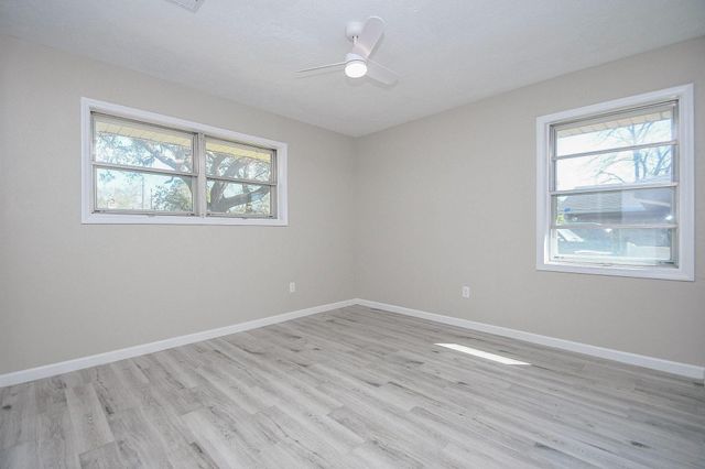 1202 Dwinnell Street, Baytown, TX 77520