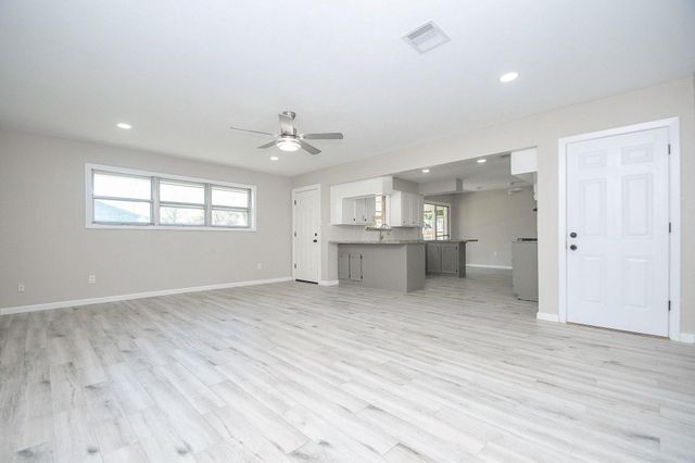 1202 Dwinnell Street, Baytown, TX 77520