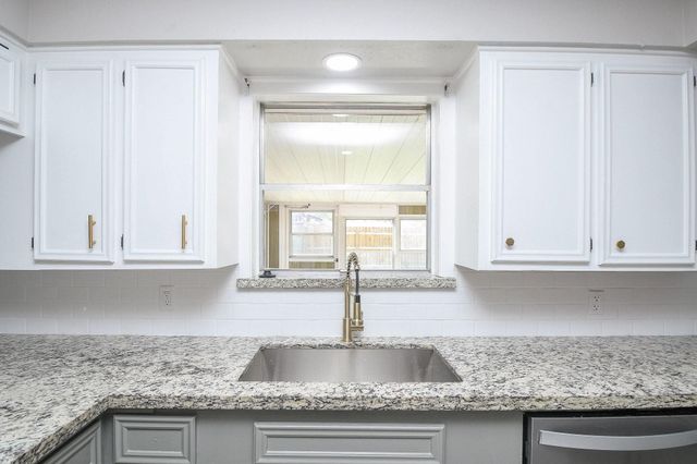 1202 Dwinnell Street, Baytown, TX 77520