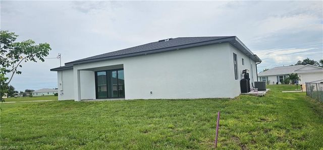 402 NW 10th ST, Cape Coral, FL 33993