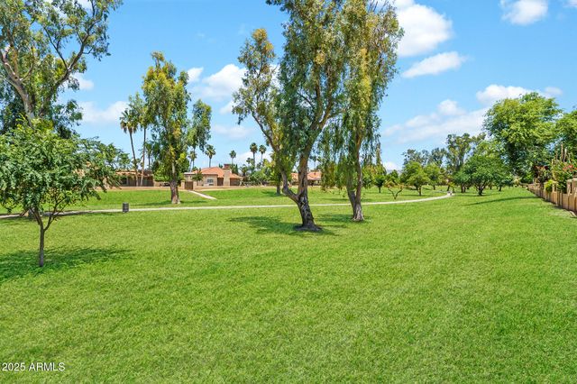 8528 E CLYDESDALE Trail, Scottsdale, AZ 85258