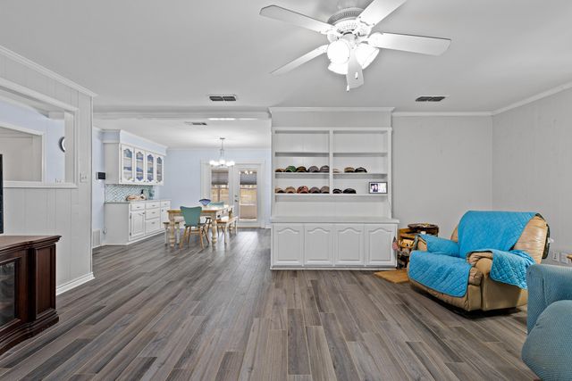 906 Orchard St., Longview, TX 75605