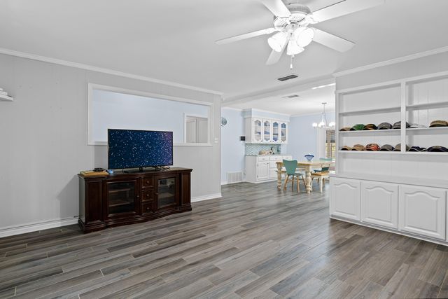 906 Orchard St., Longview, TX 75605