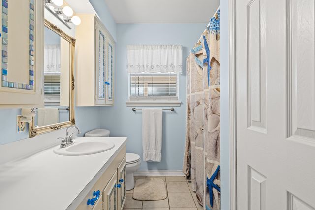 906 Orchard St., Longview, TX 75605