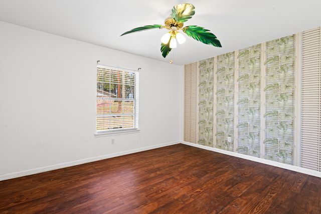 906 Orchard St., Longview, TX 75605