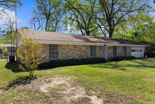 906 Orchard St., Longview, TX 75605