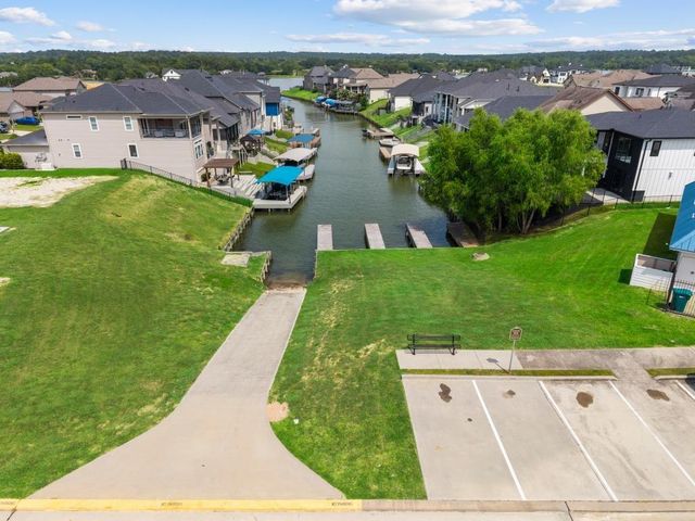 10884 S Lake Mist Lane, Willis, TX 77318