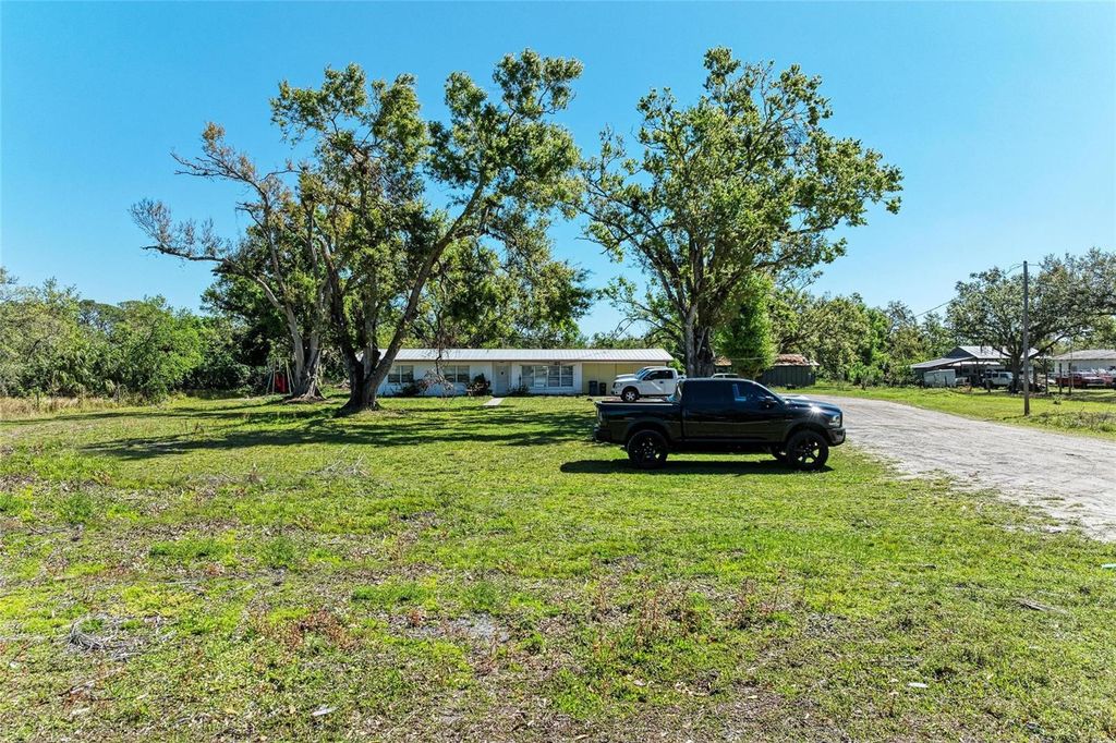 Image 6 of property listing at 4007 45TH STREET E, Bradenton, FL 34208