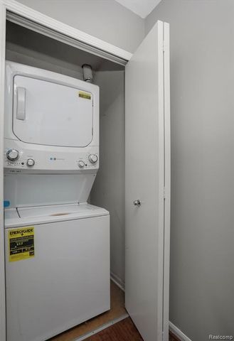 22 Pallister, Detroit, MI 48202