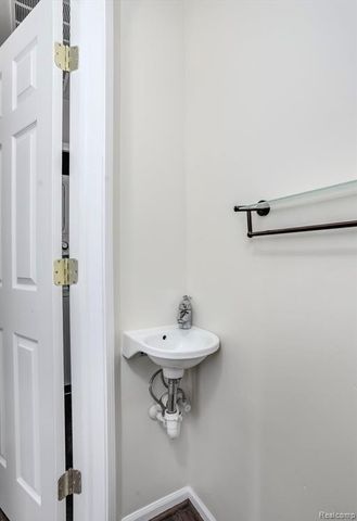 22 Pallister, Detroit, MI 48202