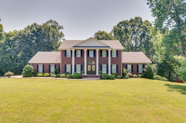 1192 Austin Cir, Lawrenceburg, TN 38464