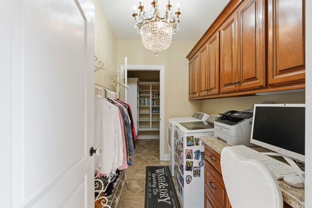 1192 Austin Cir, Lawrenceburg, TN 38464