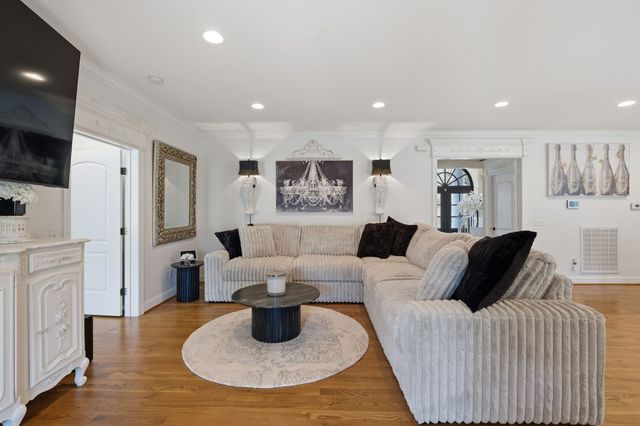 1192 Austin Cir, Lawrenceburg, TN 38464